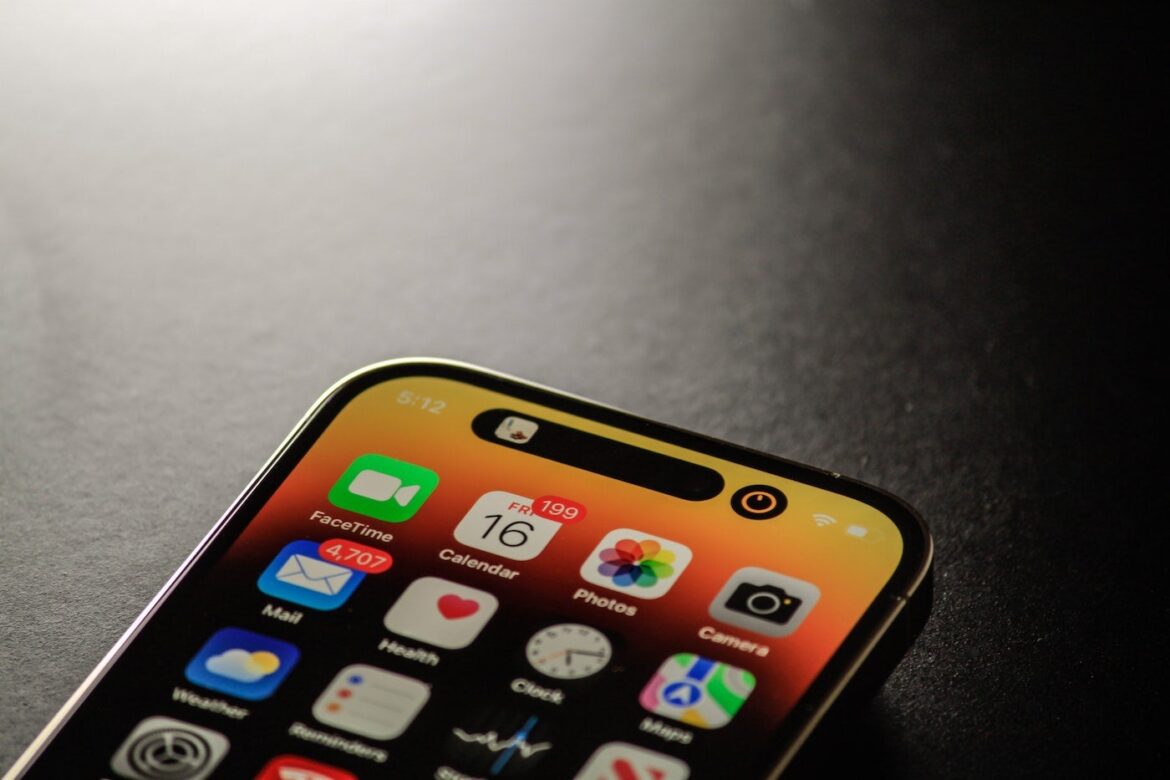 tr-122122-iphone-airdrop-spam-iphone14.jpg
